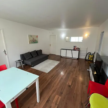 Private In A Shared Apartment *