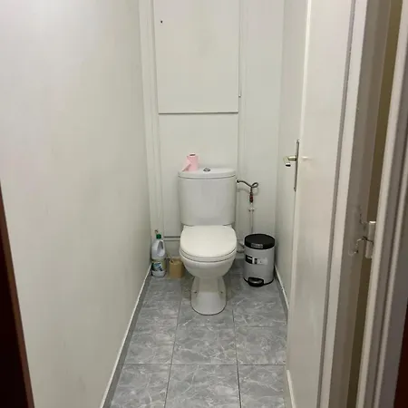 Private In A Shared * Asnières