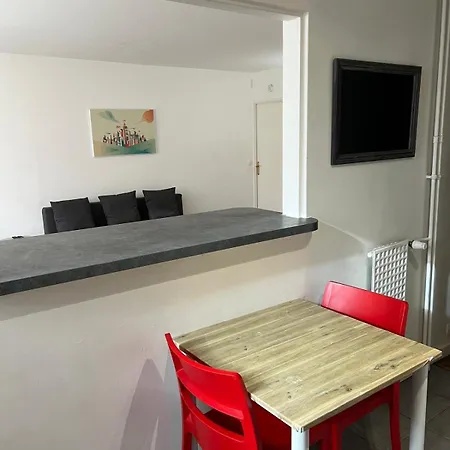 Private In A Shared Asnières