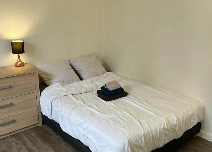 Private In A Shared Lejlighed