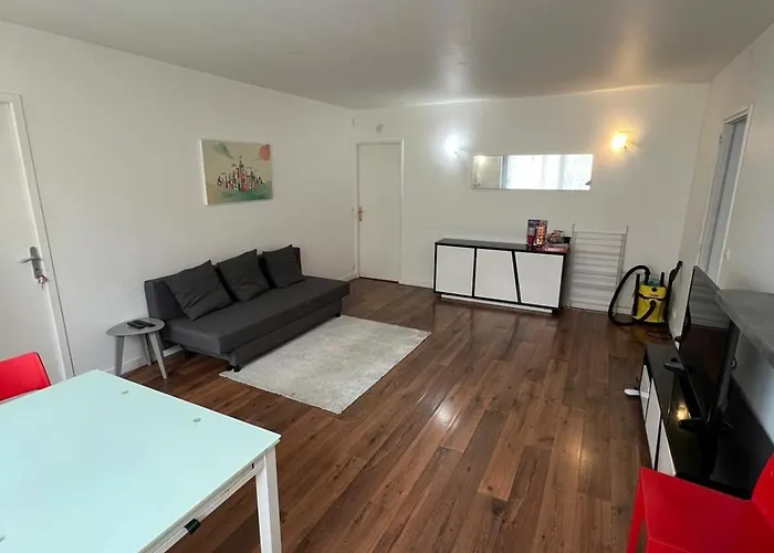 Private In A Shared Apartment *