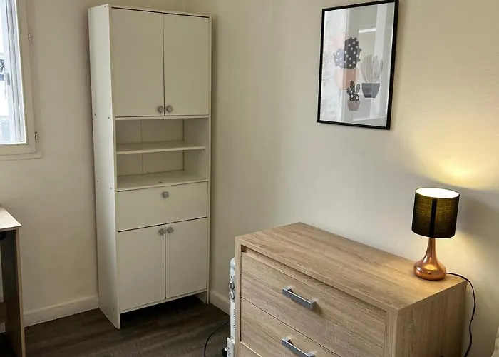 Private In A Shared Apartment *