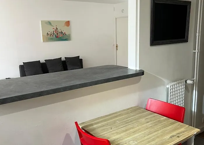Private In A Shared Asnières